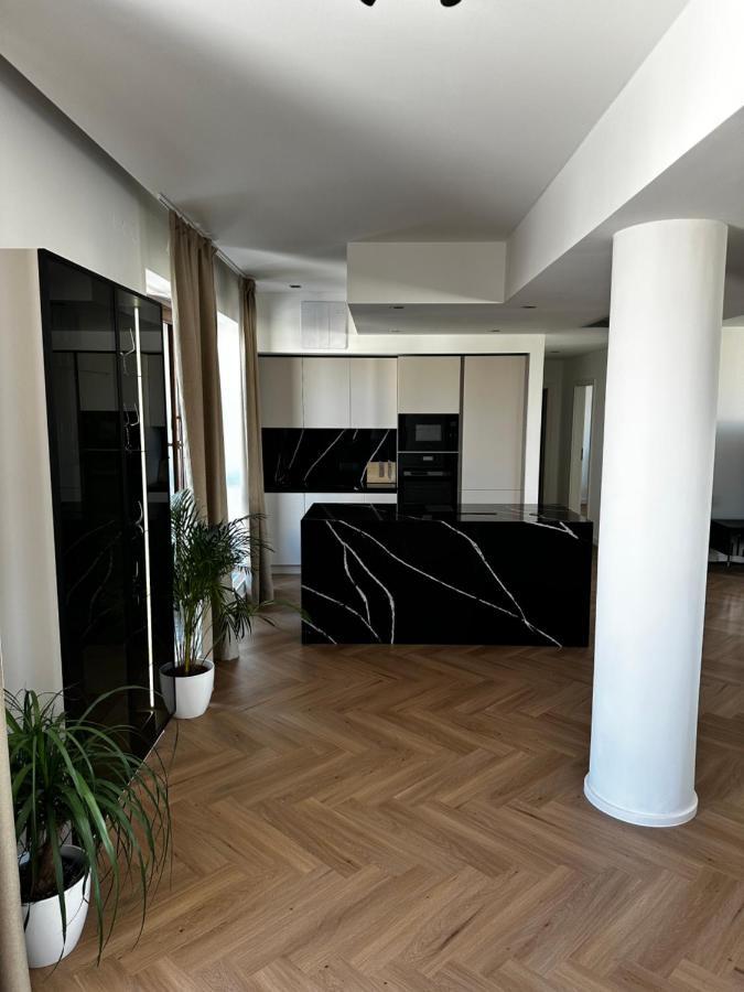 Luxury Penthouse At The Historical Centre With Free Parking Apartment Bratislava Ngoại thất bức ảnh